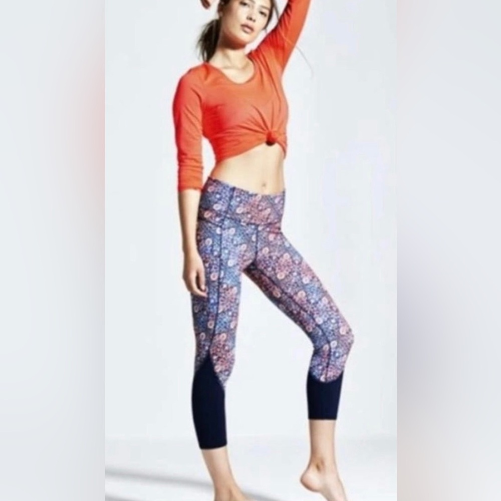 Athleta Chaturanga Tapestry High Rise Paisley Active Workout Crops Sz Large